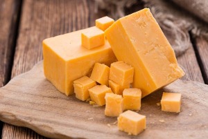 Exemplo de aplicação de aroma em queijo cheddar